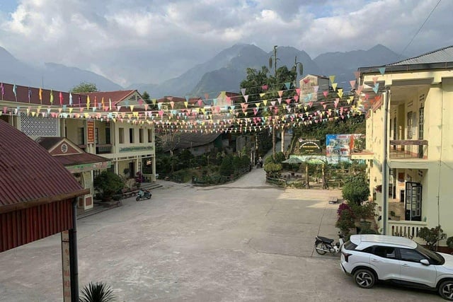 Lao Cai: Hunderte Eltern weigern sich, ihre Kinder zur Schule zu schicken - Foto 1. Lào Cai: Hàng trăm phụ huynh không cho con đến trường- Ảnh 1.