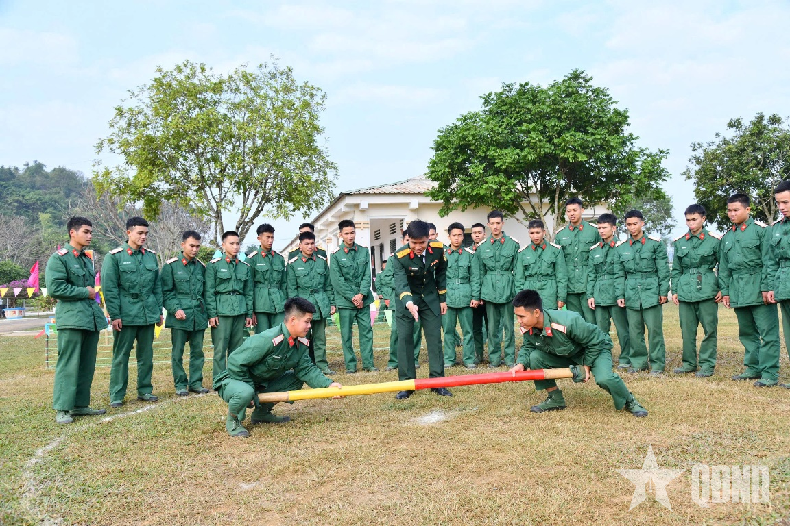 第4軍区：ベトナム人民軍の建軍記念日を祝うための多くの有意義な活動。