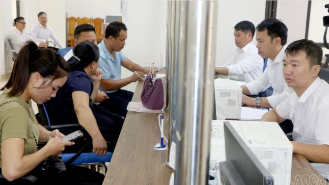 Hạ tầng số ngày càng hoàn thiện giúp người dân, doanh nghiệp tiếp cận dịch vụ số thuận lợi hơn. Ảnh: Báo Lào Cai.