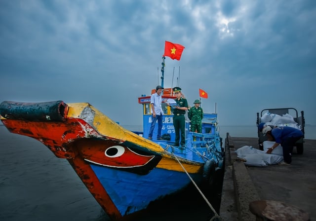 Vẻ đẹp của những chiến sĩ thời bình- Ảnh 3.