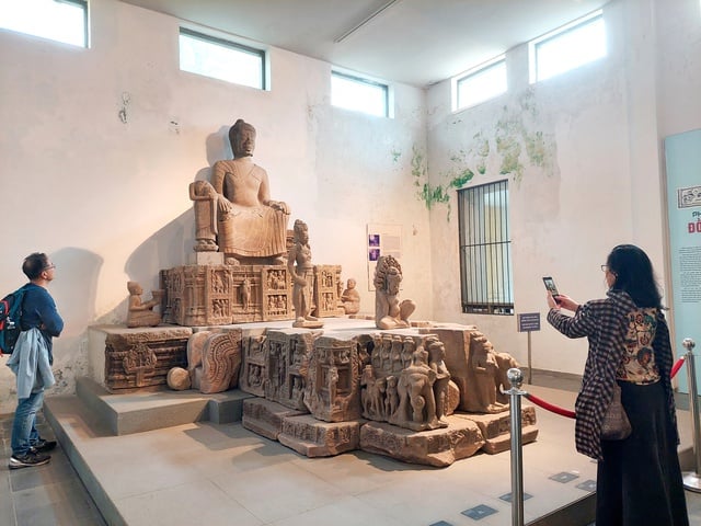 សង្ឃឹមថានឹងមាន «ការជួយសង្គ្រោះ» ទាន់ពេលវេលានៃប៉មពន្លឺ ដែលកំពុងហៀបនឹងដួលរលំ - រូបថតទី ៤។ Hy vọng 'cấp cứu' kịp thời tháp Sáng đang chờ sập- Ảnh 4.