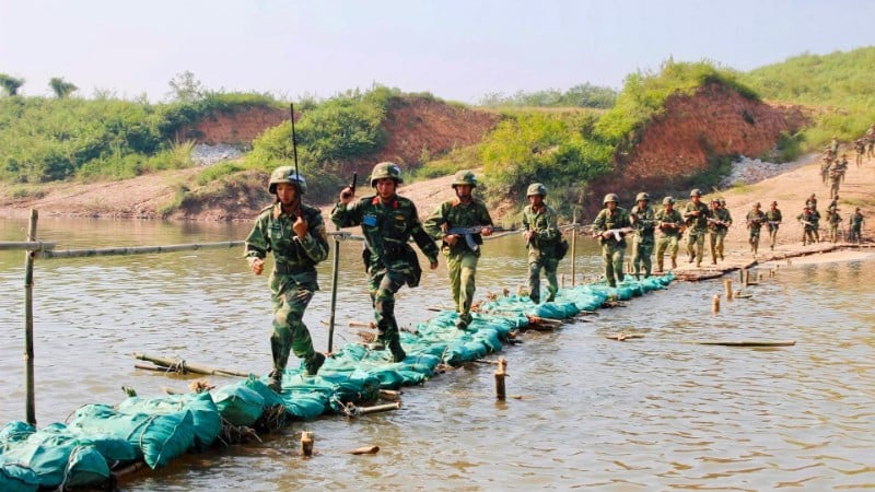 កងពលធំលេខ ៣១៦ ចូលរួមក្នុងលំហាត់ហ្វឹកហ្វឺនដ៏ទូលំទូលាយមួយនៅឯទីលានហ្វឹកហ្វឺន TB1 ក្នុងខេត្តបាក់យ៉ាង។ (រូបថតដោយ ទួនអាញ)