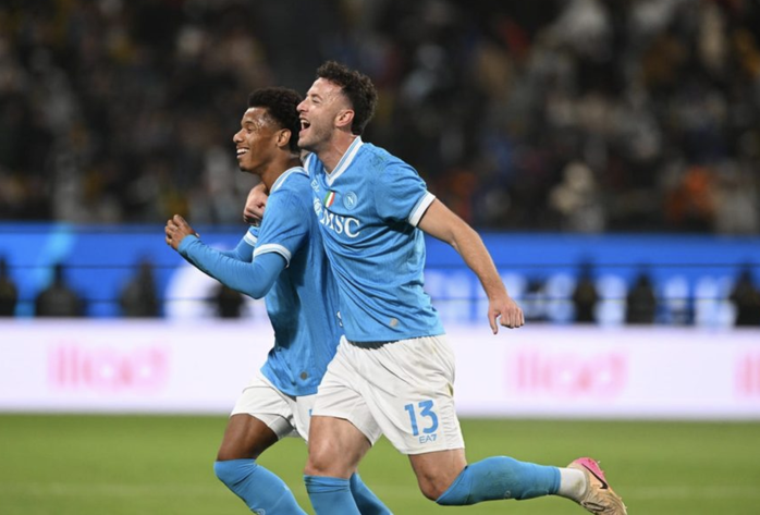 L'équipe composée de deux anciennes stars de Manchester United a remporté la Supercoupe d'Italie 2025 - Photo 1.