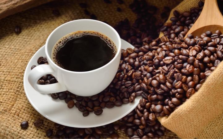 Uống cà phê có làm tăng axit uric không?
