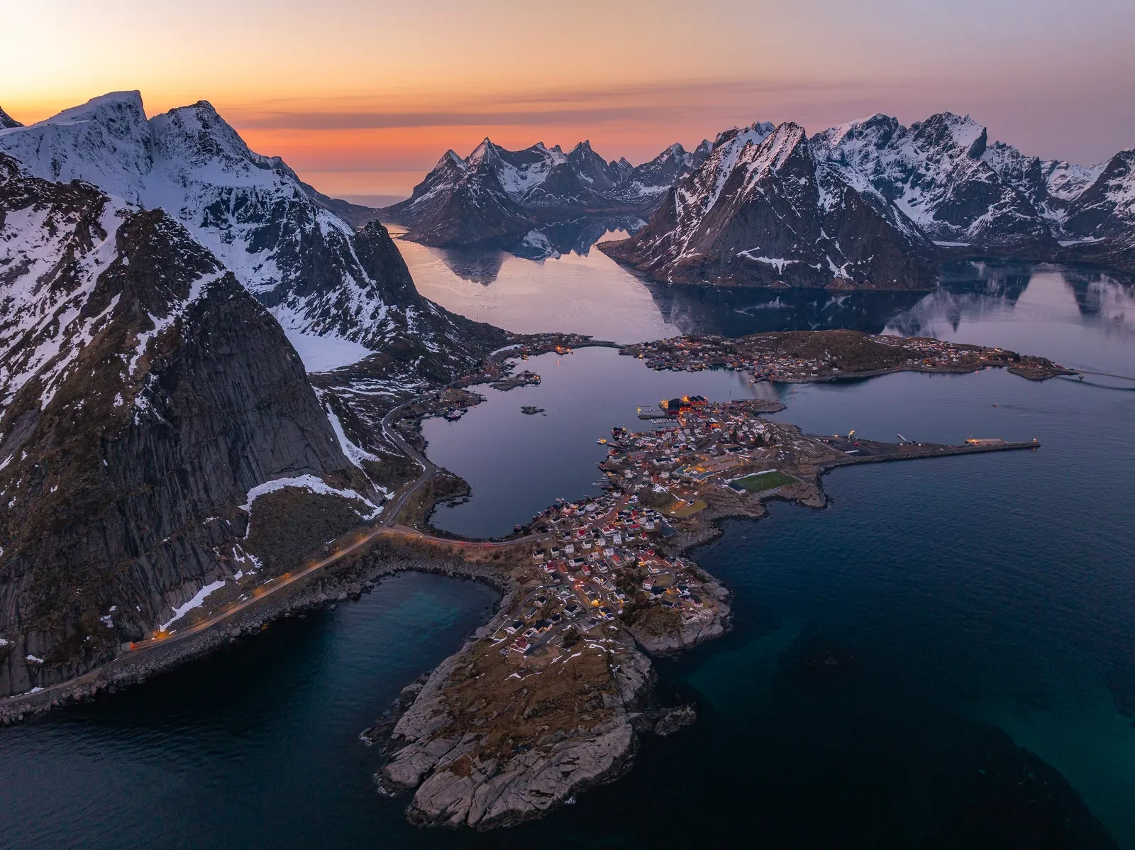 Die Topographie der Fjorde und Inseln Norwegens.