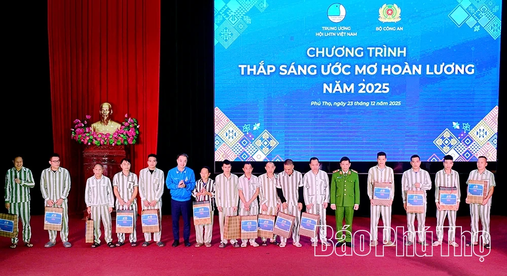 Megható program a „Rehabilitációs álmok lángjának meggyújtása” keretében a Vinh Quang börtönben