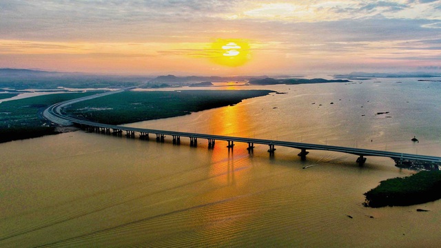 Våren kommer tidigt på över 3 000 km av nord-sydlig motorväg - Foto 3. Xuân về sớm trên 3.000 km cao tốc Bắc - Nam- Ảnh 3.