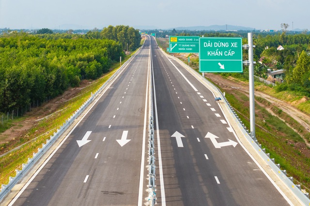Våren kommer tidigt på över 3 000 km av nord-sydlig motorväg - Foto 4. Xuân về sớm trên 3.000 km cao tốc Bắc - Nam- Ảnh 4.