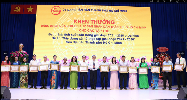 6 nhiệm vụ trọng tâm của TP.HCM khi xây dựng xã hội học tập - Ảnh 1.