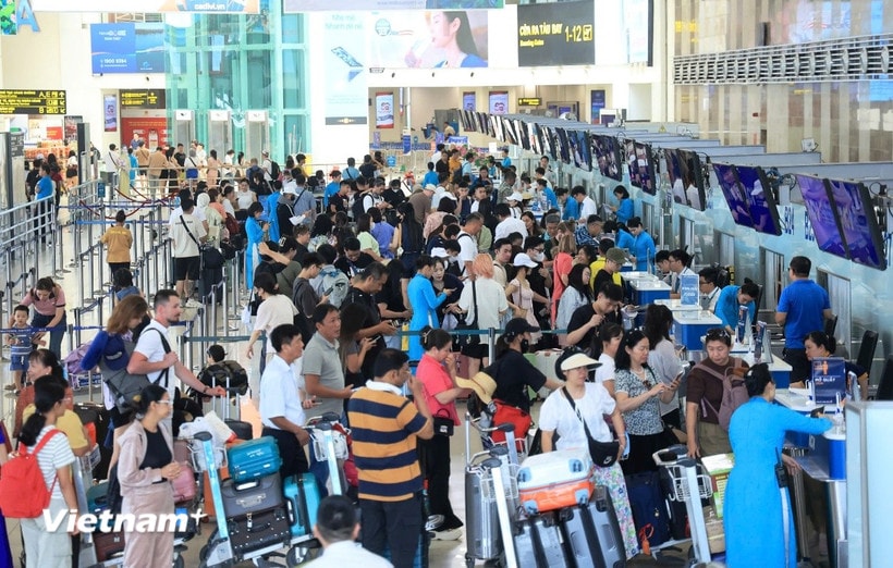 Si prevede che le attività di trasporto del settore aeronautico registreranno una forte crescita nel 2025. (Foto: Viet Hung/Vietnam+)