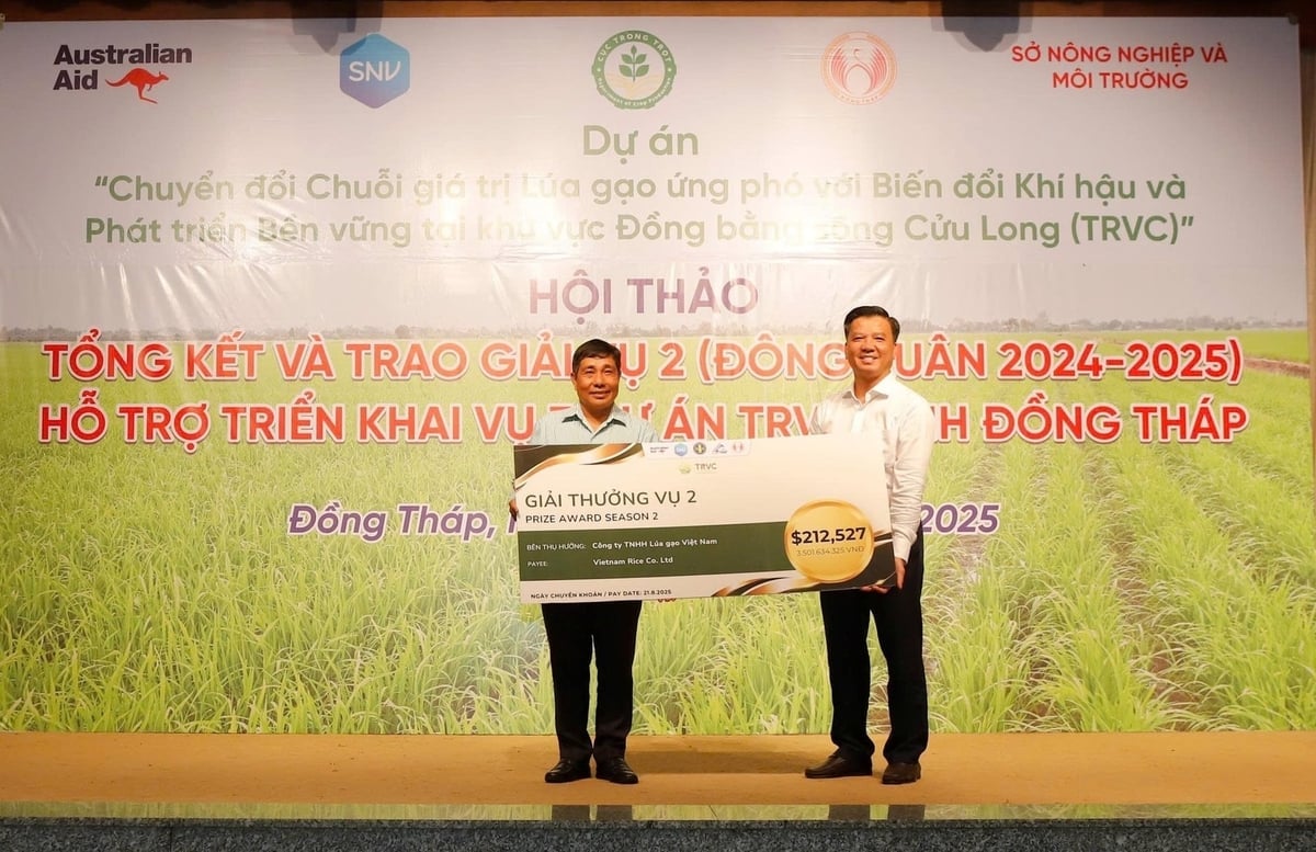 Công ty TNHH MTV VinaRice nhận giải Nhất với hơn 3,5 tỷ đồng. Ảnh: Minh Đảm.