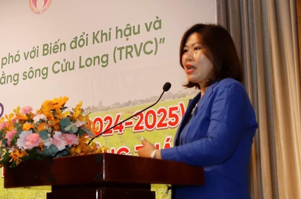 Bà Trần Thu Hà, Giám đốc Dự án TRVC phát biểu tổng kết Hội nghị. Ảnh: Minh Đảm.