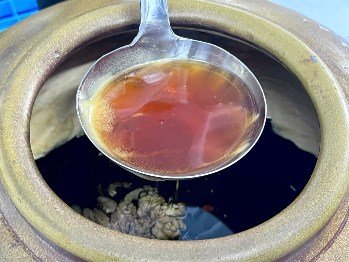 Miód fermentowany z ziołami. Zdjęcie: Thanh Tam.