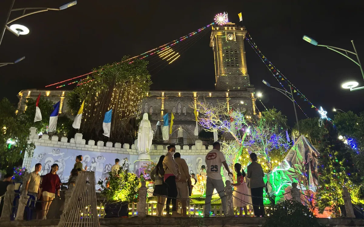 Khanh Hoa – Ein warmes Weihnachtsziel. Khánh Hòa - Điểm hẹn Giáng sinh ấm áp.