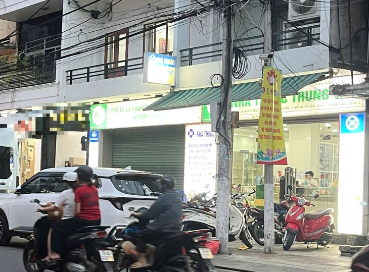 Công an xuất hiện tại trụ sở Công ty cổ phần Dược phẩm Khánh Hòa - Ảnh 2.