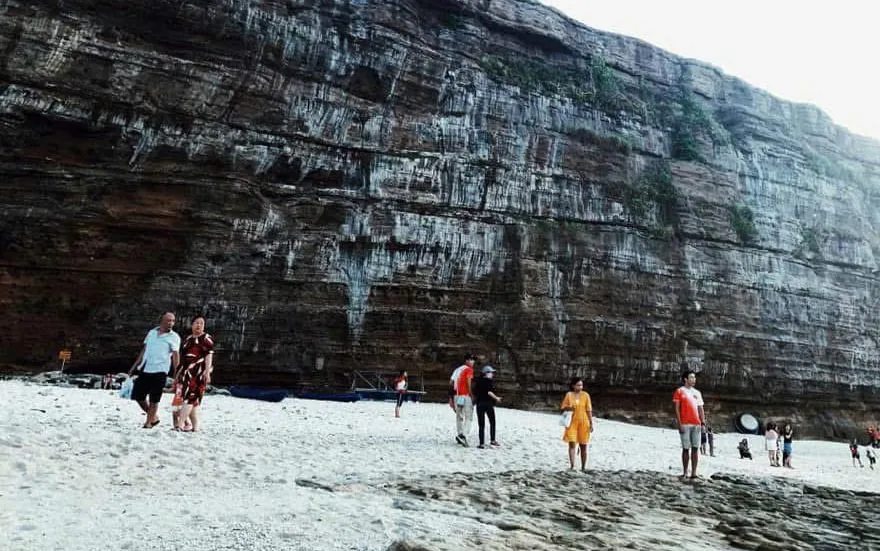 Si prevede che il turismo nella provincia di Quang Ngai registrerà una forte crescita nel 2025. Du lịch Quảng Ngãi tăng trưởng mạnh năm 2025.