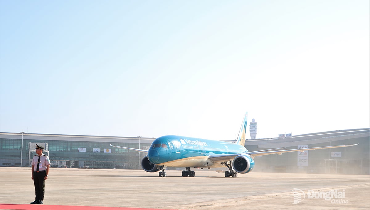 ロンタン空港は2025年12月19日に初飛行を迎えました。写真:ファム・トゥン