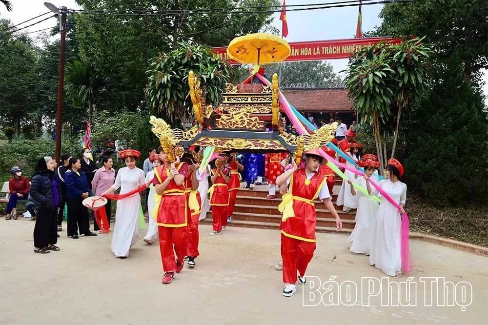ពិធីដ៏ពិសេសនៅសាលាភូមិភុកកូ ឃុំមិញហ្វា។