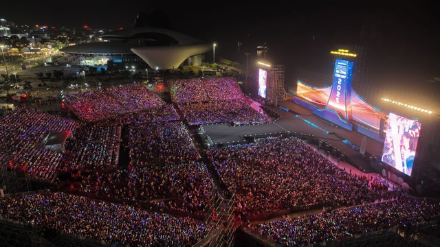 Konser Malam Tahun Baru 2026 dengan jumlah penonton 50.000 orang di Teluk Ha Long - Foto 1.