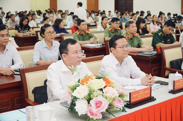 เลขาธิการพรรค ตรัน ลู กวาง: การปฏิบัติงานด้านบุคลากรต้องทำด้วยความซื่อสัตย์สุจริตและเที่ยงธรรม - ภาพที่ 2 Bí thư Trần Lưu Quang: Làm công tác cán bộ phải tử tế, công tâm- Ảnh 2.