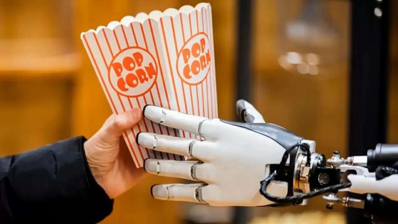 Tesla giới thiệu robot hình người Optimus trước công chúng