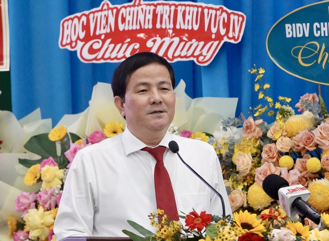 Trường Chính trị TP.Cần Thơ đón bằng công nhận đạt chuẩn mức 1 sau sáp nhập - Ảnh 4.