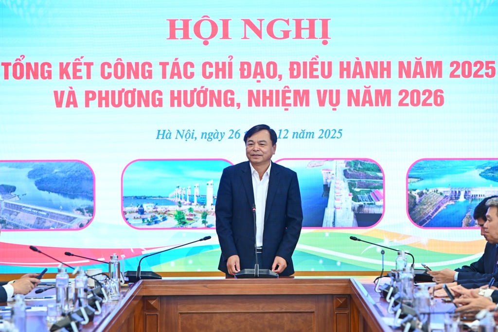 Le vice-ministre Nguyen Hoang Hiep a présenté sept tâches clés pour le Département de la gestion et de la construction des ressources en eau en 2026, axées sur trois avancées majeures. Photo : Tung Dinh. Thứ trưởng Nguyễn Hoàng Hiệp đề cập 7 nhiệm vụ chính cho Cục Quản lý và Xây dựng công trình thủy lợi vào năm 2026, trong đó tập trung vào 3 đột phá. Ảnh: Tùng Đinh.