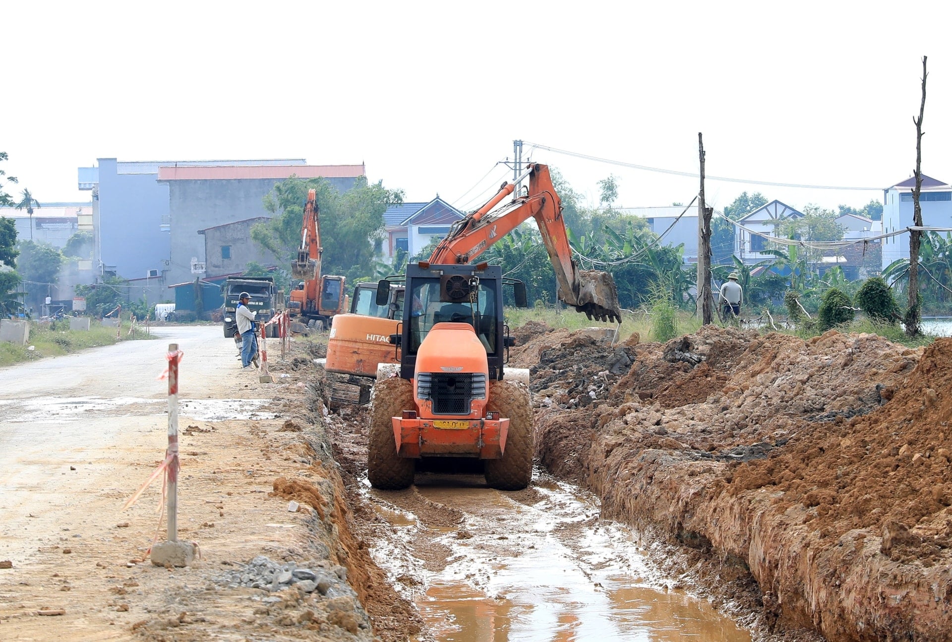 costruzione-di-infrastrutture-di-trasporto-nel-distretto-comunale-1-di-Ung-Hoa-1.jpg