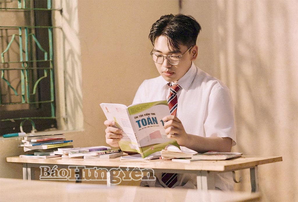 Tran Quang Viet, uno studente maschio della classe 12Q della scuola superiore Hung Yen.