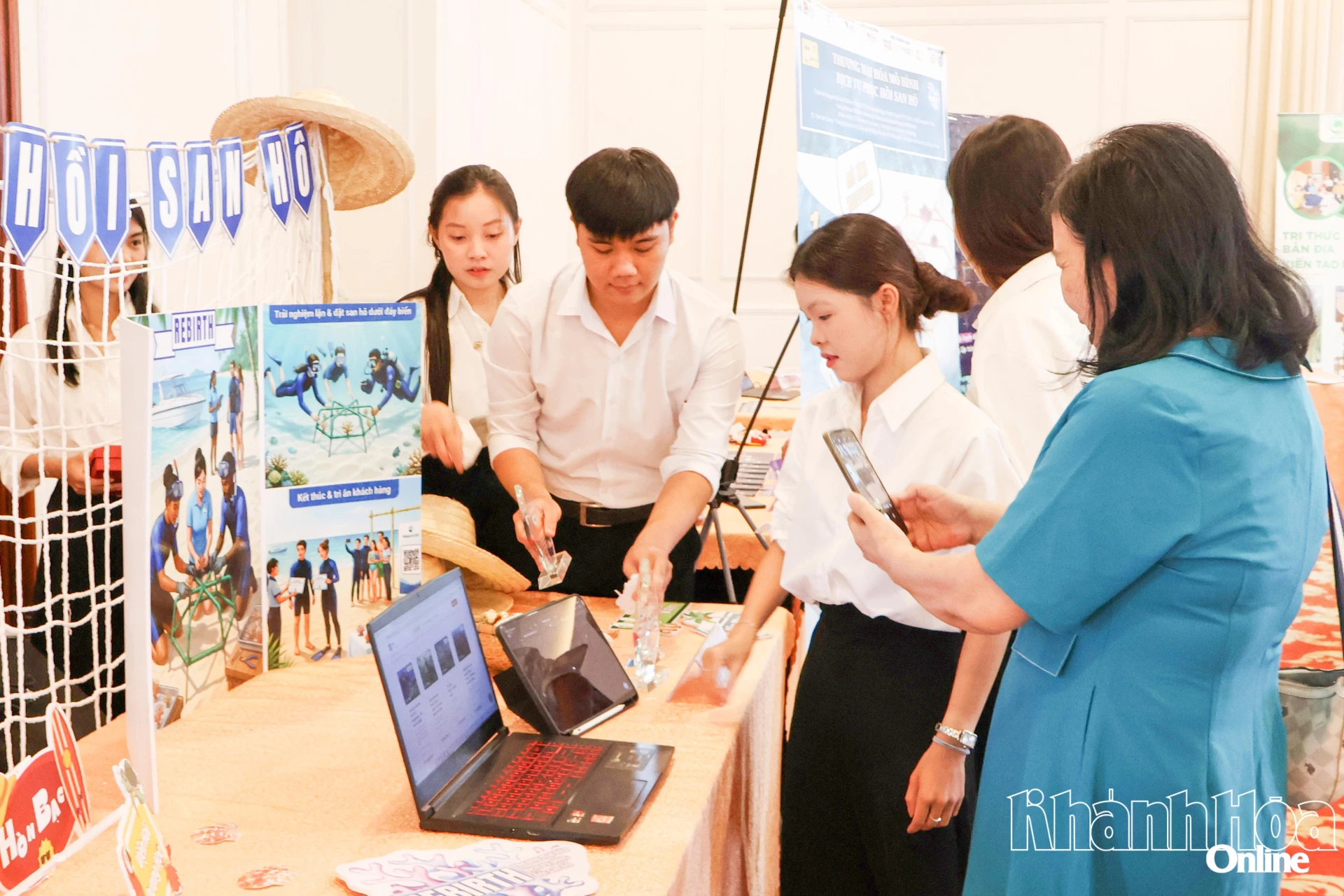 O projeto REBIRTH na rodada final da Competição de Startups de Inovação Khanh Hoa 2025.