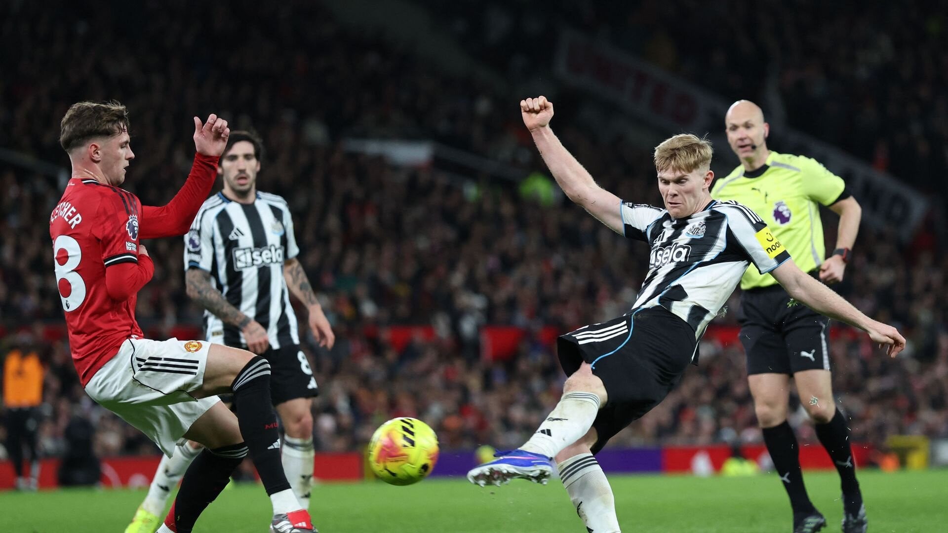 resources_premierleague_pulselive_com 2252866130 (2).jpg