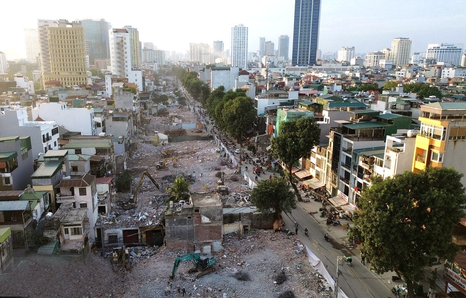construction-land-clearance-project-investment-construction-of-ring-road-section-1-hoang-cau-with-phuc.-anh-quoc-khanh.jpg