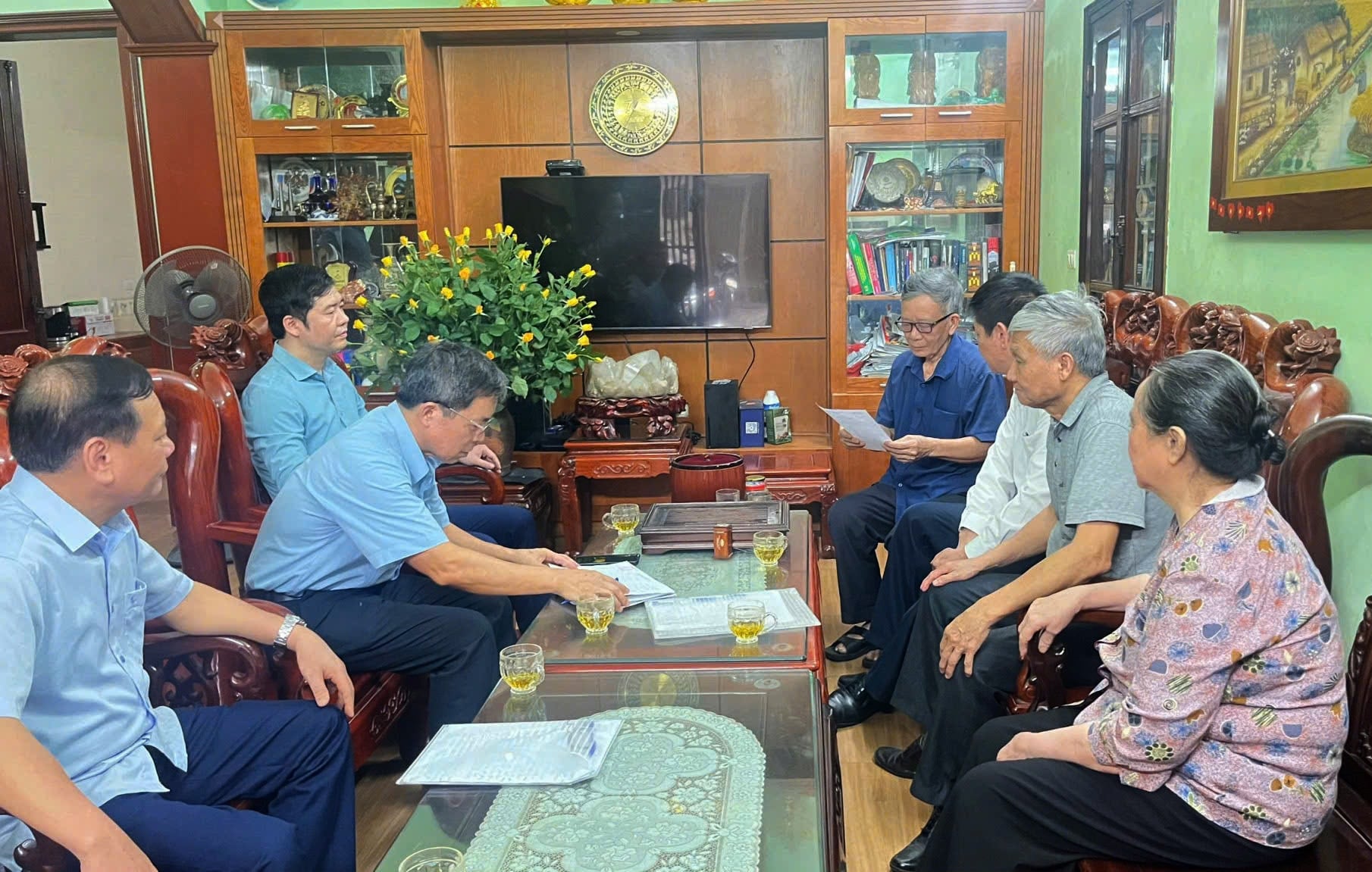 can-bo-co-so-phuong-xuan-dinh-tuyen-truyen-van-dong-nguoi-dan-thuc-hien-cac-quy-dinh-cua-phap-luat..jpg