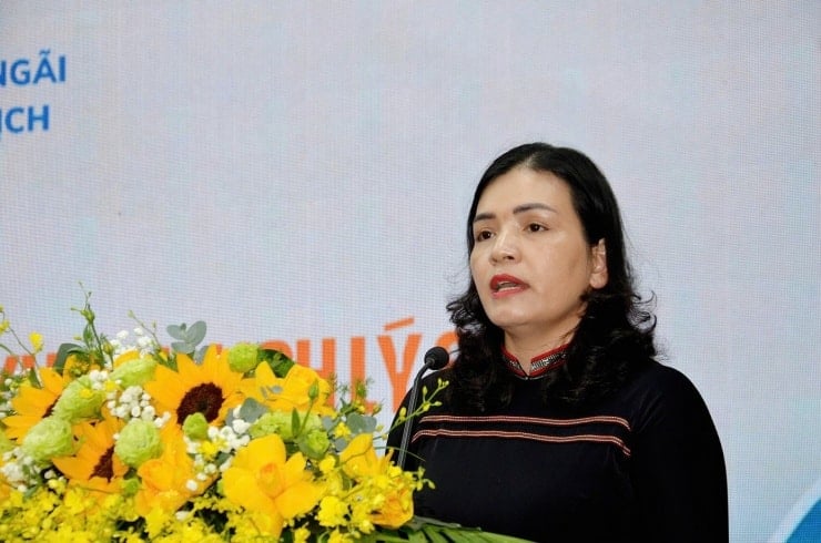 La signora Y Ngoc ha parlato dello stato attuale del turismo a Ly Son durante la conferenza.