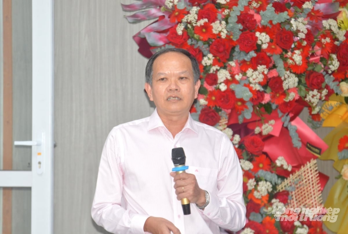 Ông Trần Thanh Hiệp, Phó Giám đốc Sở Nông nghiệp và Môi trường An Giang báo cáo kết quả đạt được của ngành năm 2025 và triển khai nhiệm vụ năm 2026. Ảnh: Trung Chánh.