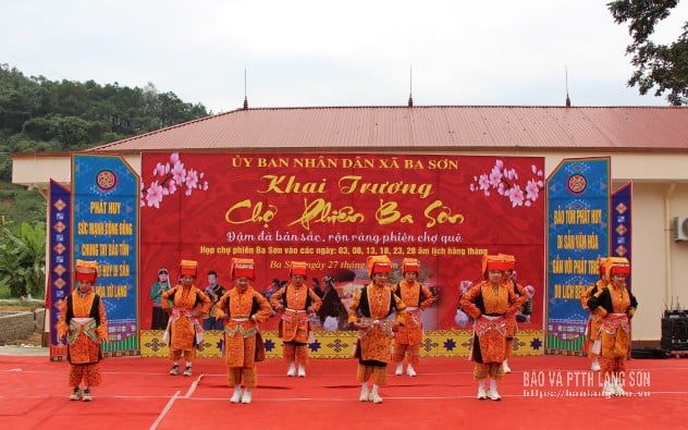 Tiết mục văn nghệ tại chương trình