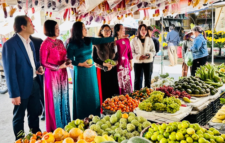 Commune de Dai Thanh : Lancement du modèle « Marché numérique - Zone rurale numérique » - Photo 4. Xã Đại Thanh: Khai trương mô hình “Chợ số - Nông thôn số”- Ảnh 4.
