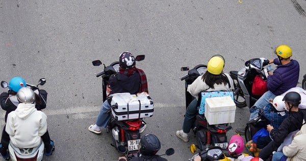 El cuarto día del Tet, la gente regresó a Hanoi con sus pertenencias.