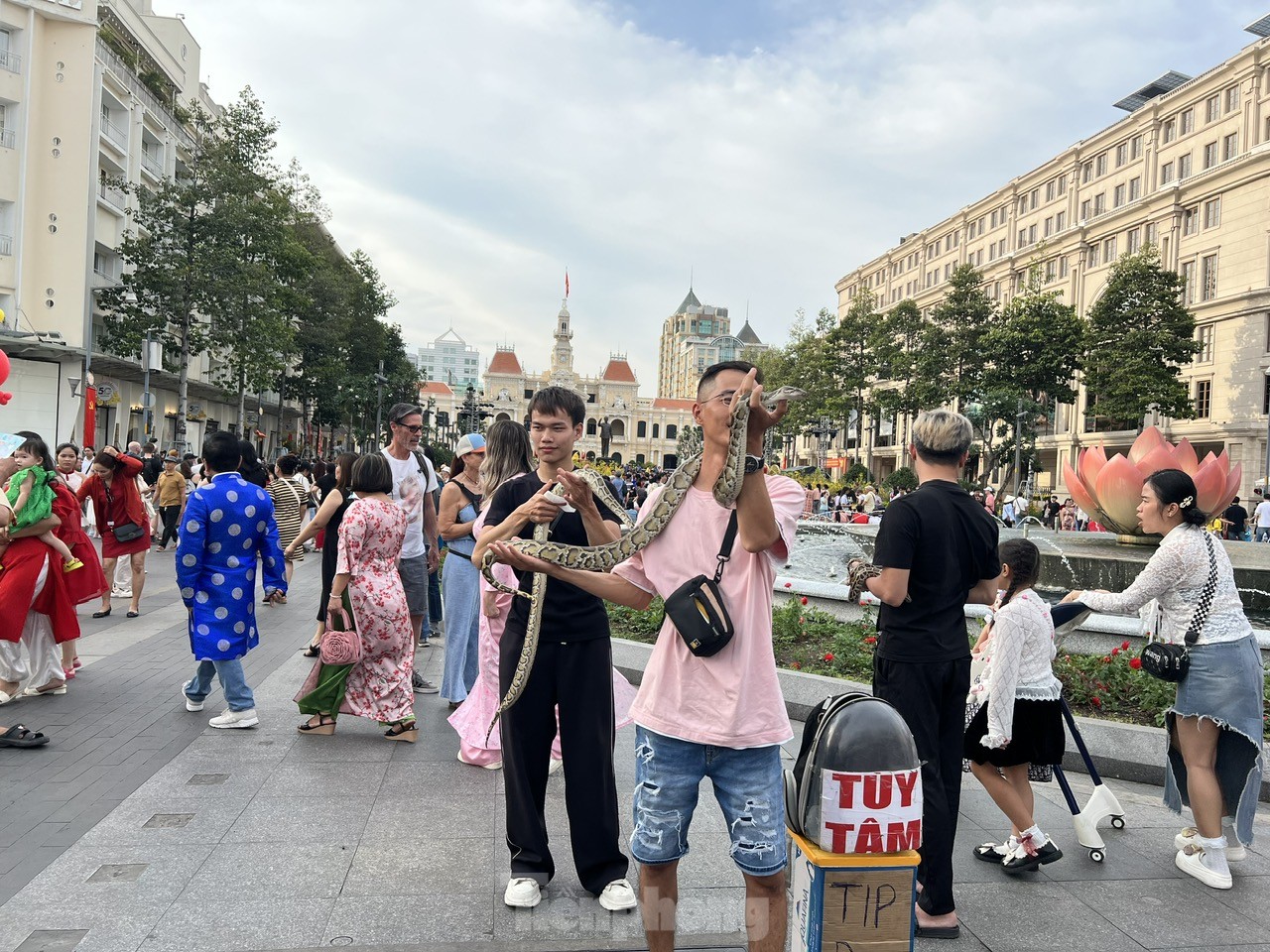 Conozca a personas para quienes “el Tet es simplemente una oportunidad extra para ganar ingresos adicionales” foto 8