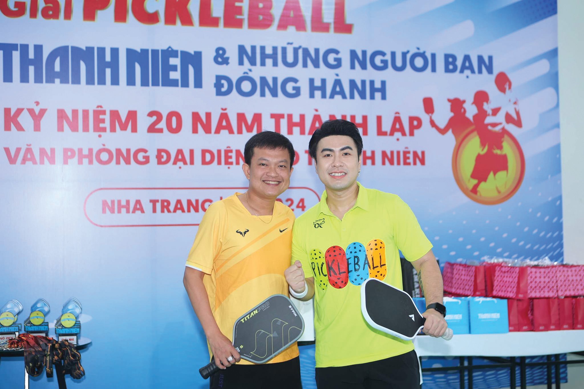 Xách vợt đi tập pickleball