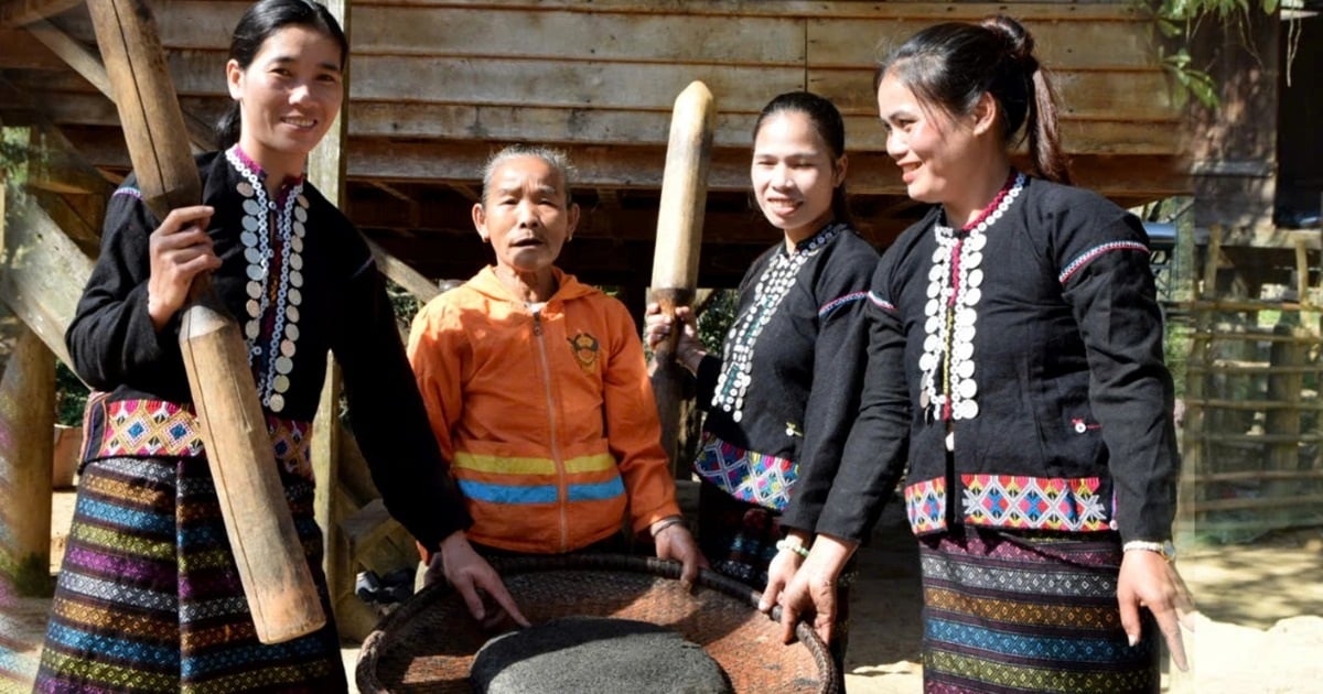 An indispensable cake during Tet of the Van Kieu people, used to treat distinguished guests.