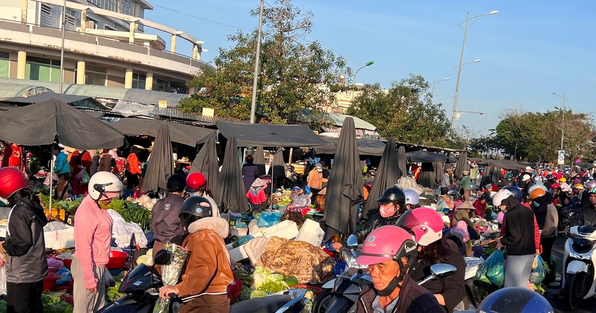 今年最初の賑やかな市場