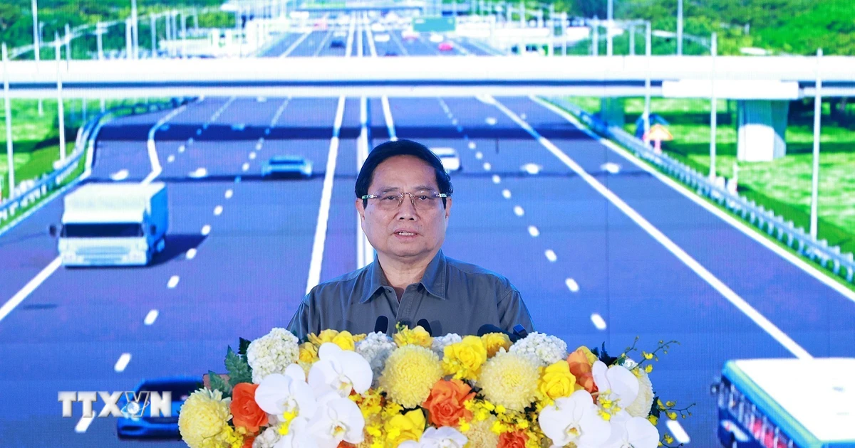 Le Premier ministre assiste à la cérémonie d'inauguration de l'autoroute reliant Ho Chi Minh-Ville à Thu Dau Mot-Chon Thanh