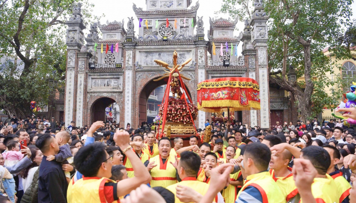 Hàng nghìn người về rước pháo tại làng Đồng Kỵ, TP Bắc Ninh