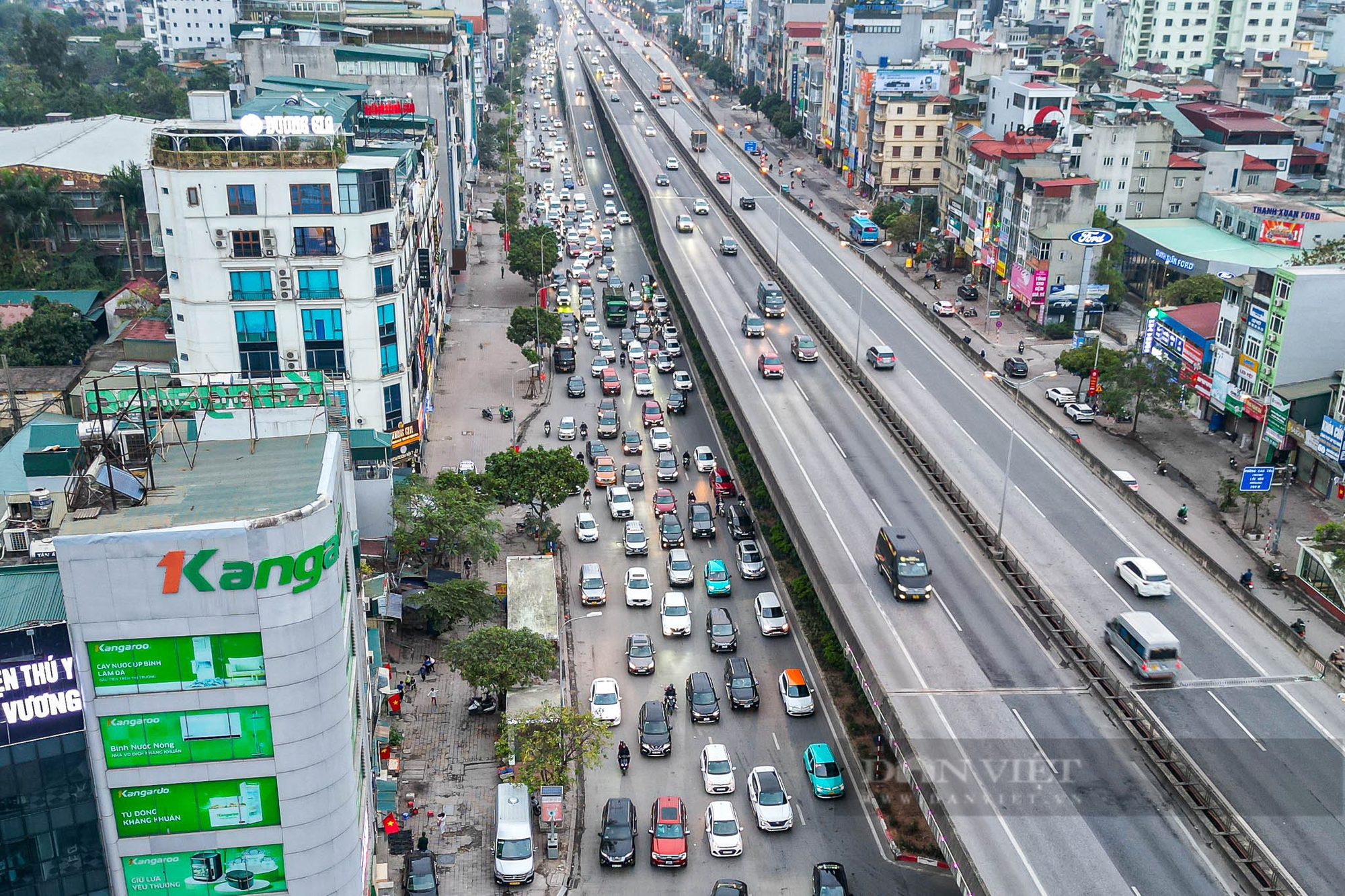 Hàng dài phương tiện ùn ùn nối đuôi nhau trở lại Hà Nội sau kỳ nghỉ Tết Nguyên đán 2025- Ảnh 8.