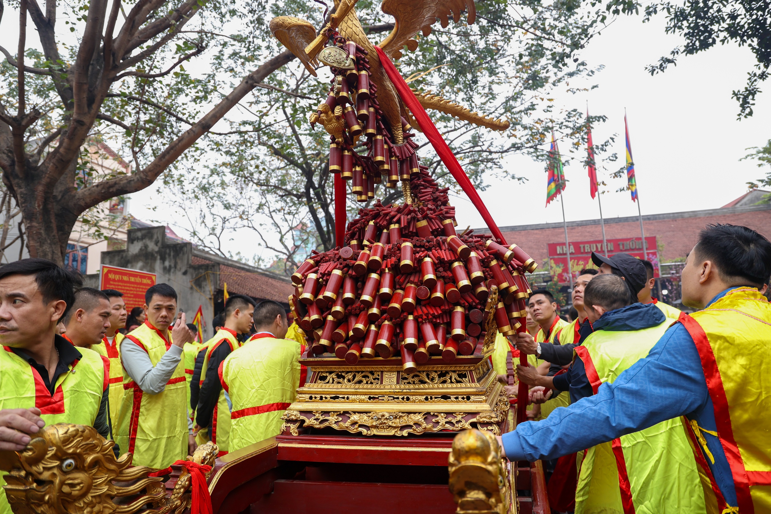 Tưng bừng hội rước pháo Đồng Kỵ, Bắc Ninh - Ảnh 3.