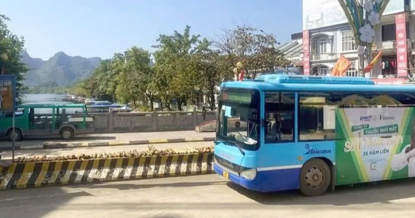 Route 2 bus routes connecting Huong Pagoda