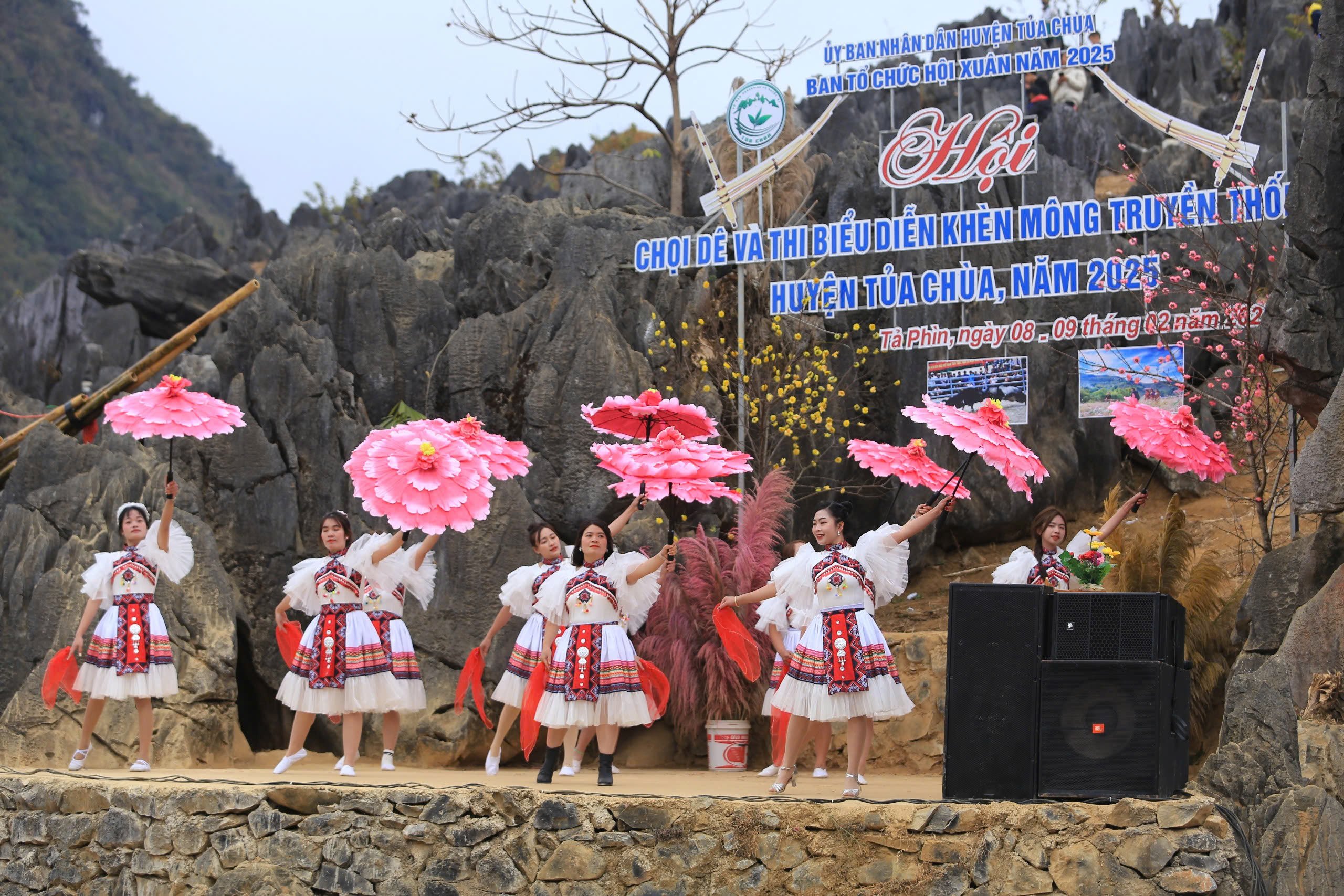 Hội xuân, Hội chọi Dê và Hội thi Biểu diễn khèn Mông truyền thống huyện Tủa Chùa