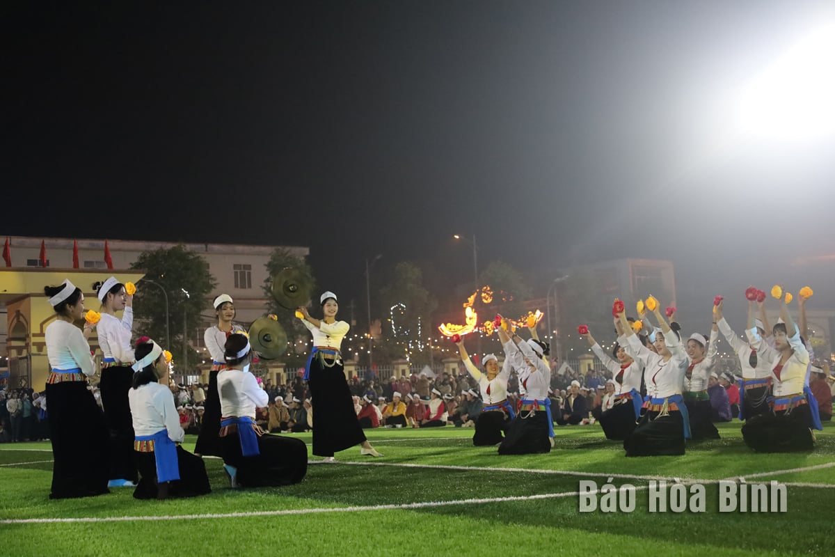 Preservar y promover la belleza de los trajes tradicionales de la etnia Muong