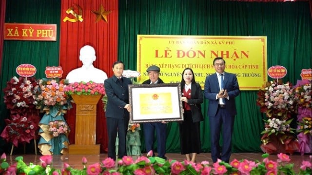 Ky Phu received the Provincial Historical and Cultural Relic Certificate for Nguyen Van Nhu and Nguyen Trong Thuong churches.